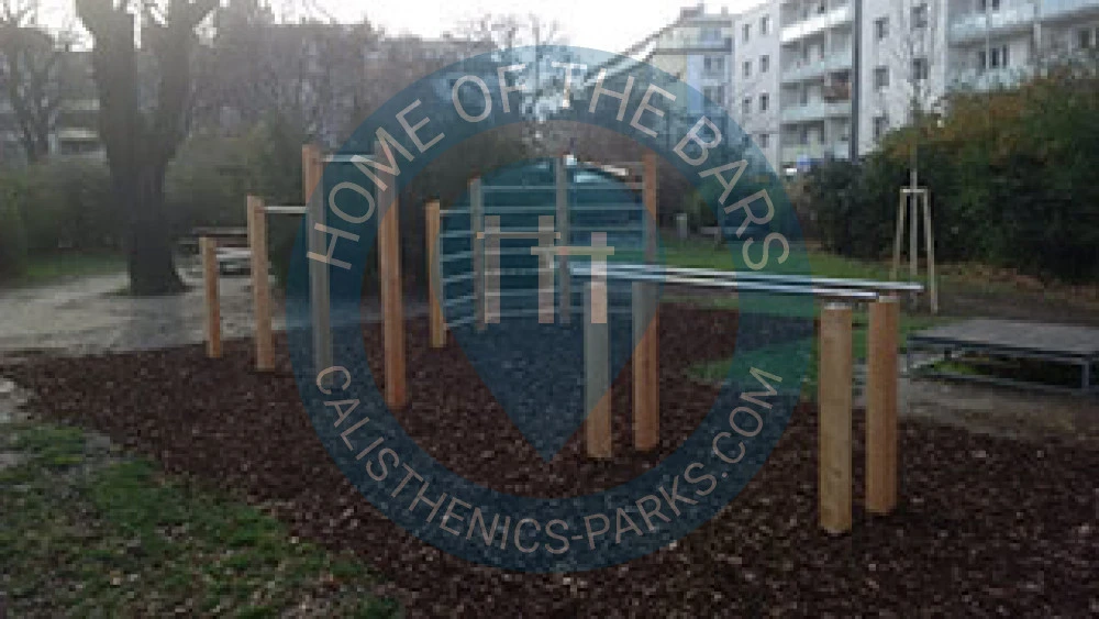 Vienna - Calisthenics Equipment - Lorenz-Bayer-Park - Austria - Spot