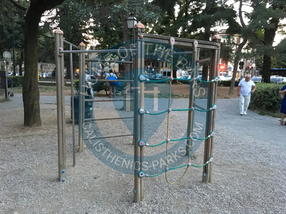 Florence - Outdoor Pull Up Bars - Piazza Torquato Tasso - Italy - Spot