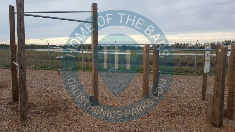Naples (Florida) - Exercise Park for outdoor fitness workout - Airport - United States - Spot
