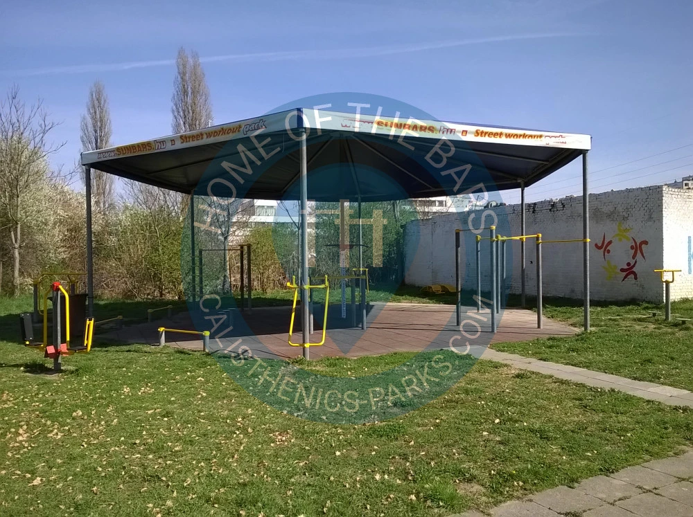 Fodorkert - Roofed Street Workout Equipment -  Grammar school - Hungary - Spot