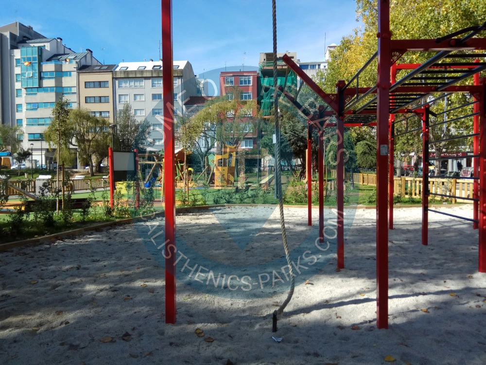 Calisthenics park in 4, Praza da Tolerancia, San Roque de Fóra, Labañou, Visma, A Coruña, Galicia, 15011, España