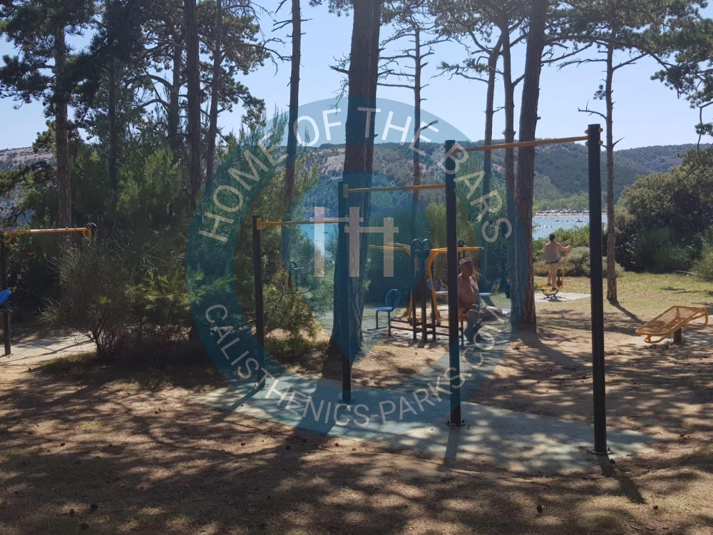 Calisthenics park in Beach & food bar Porto, 610, Lopar, Mikolaci, Lopar, Općina Lopar, Primorsko-goranska županija, 51281, Hrvatska