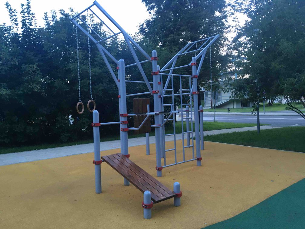 Calisthenics park in Спортивная, улица 10-летия Октября, Квартал №532, район Хамовники, Москва, Центральный федеральный округ, 119048, Россия