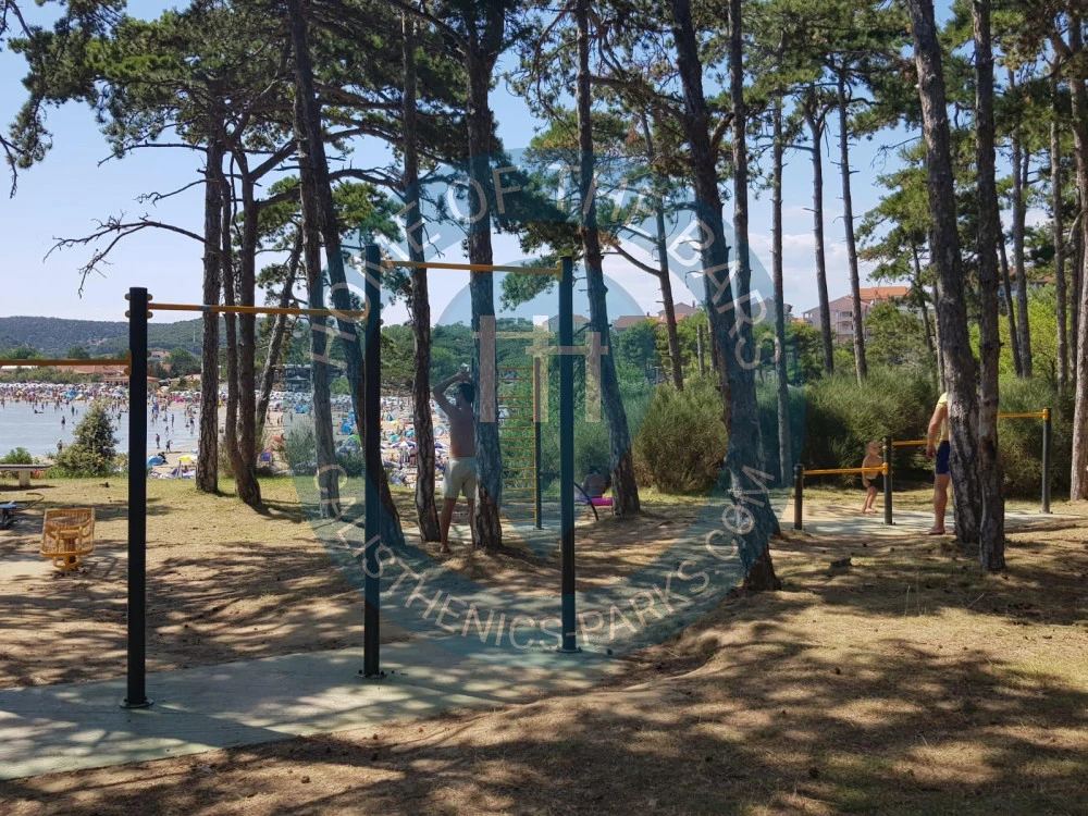 Calisthenics park in Beach & food bar Porto, 610, Lopar, Mikolaci, Lopar, Općina Lopar, Primorsko-goranska županija, 51281, Hrvatska