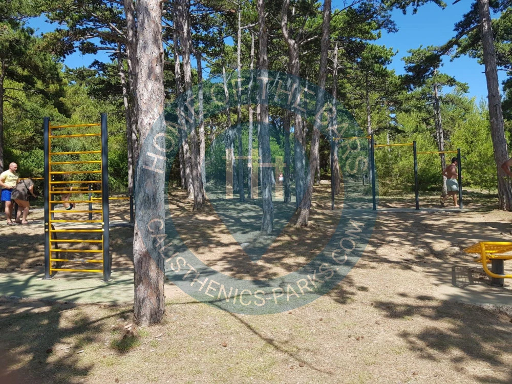 Calisthenics park in Beach & food bar Porto, 610, Lopar, Mikolaci, Lopar, Općina Lopar, Primorsko-goranska županija, 51281, Hrvatska
