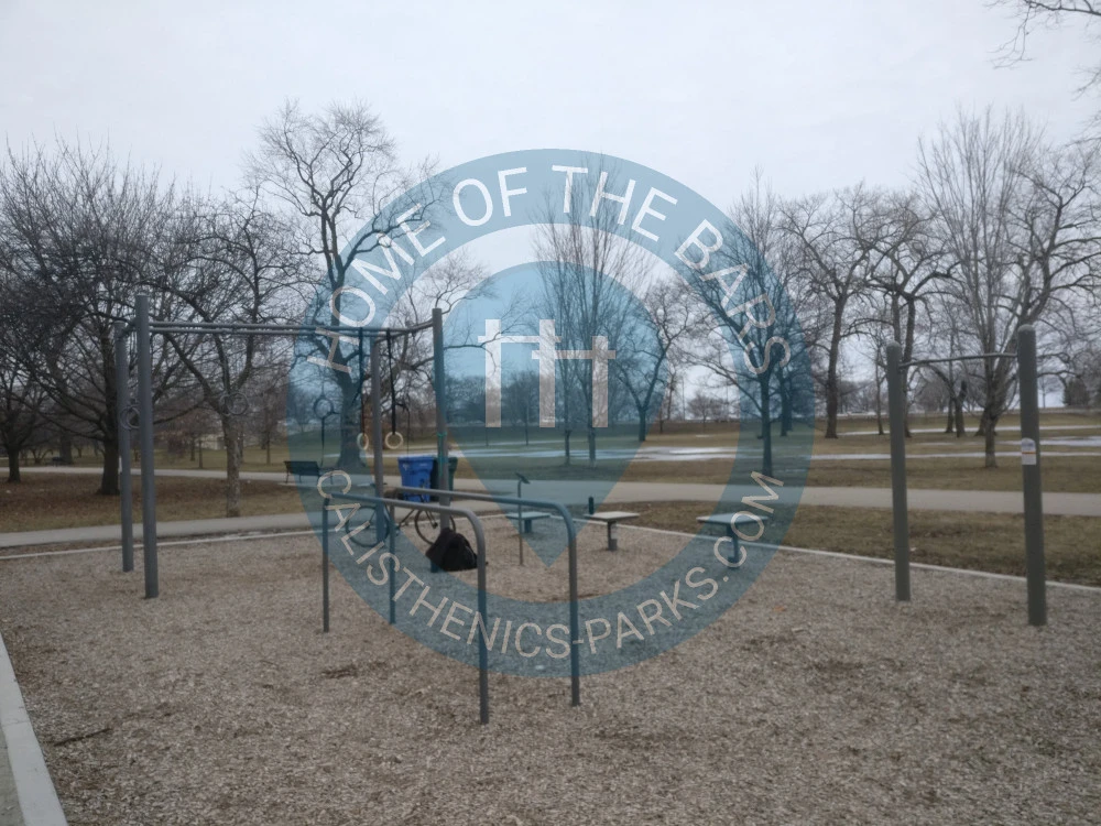 Chicago - Calisthenics Stations - Center Pomp Station @ Lincoln Park - United States - Spot