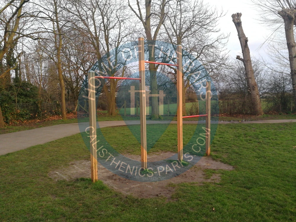 London (Merton) - Outdoor Pull Up Bars - Sir Joseph Hood Memorial Playing Fields - United Kingdom - Spot