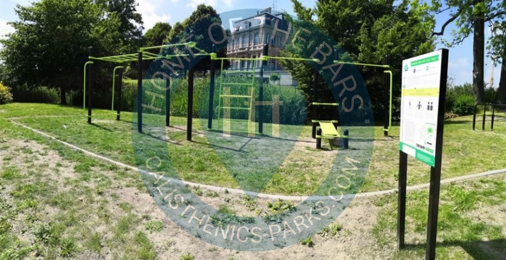 Calisthenics park in Parc Fénelon, Avenue Hector Rousseau, Le Ruissard, Beuvrages, Valenciennes, Nord, Hauts-de-France, France métropolitaine, 59192, France