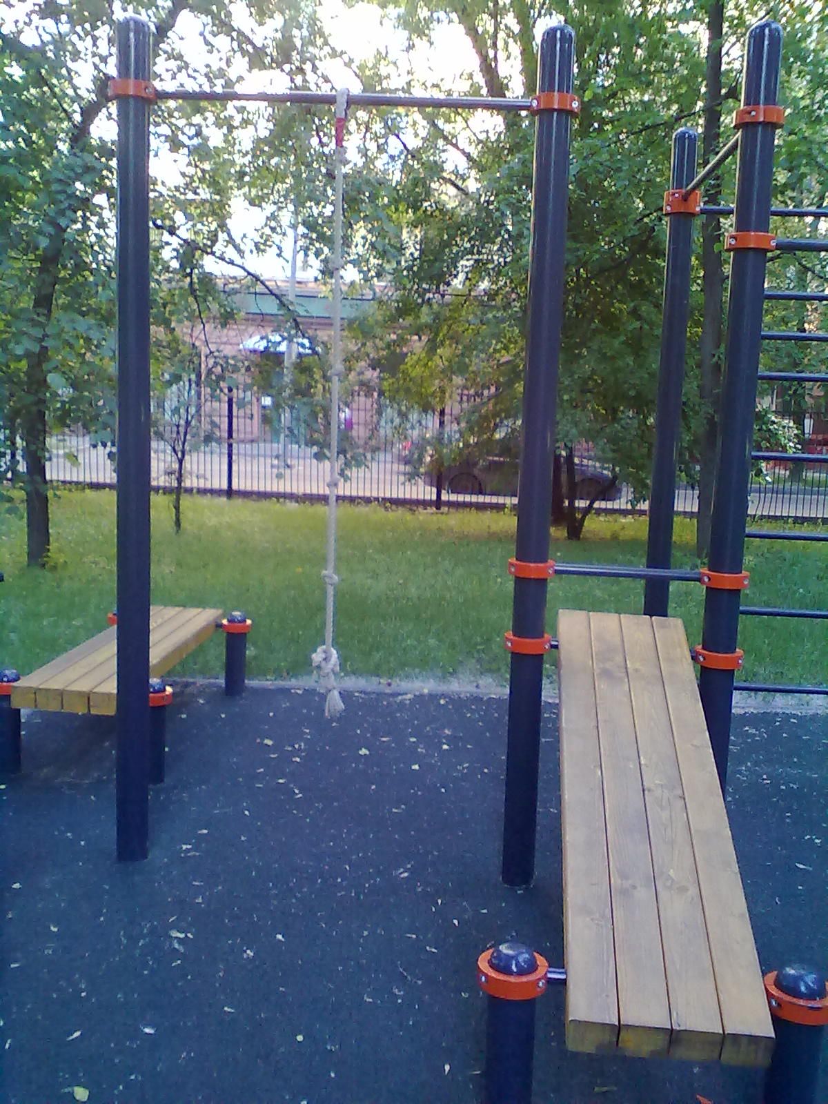 Calisthenics park in 42, Фрунзенская набережная, район Хамовники, Москва, Центральный федеральный округ, 119146, Россия
