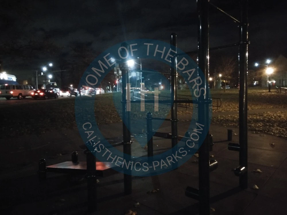 New York City - Outdoor Fitness Station - Leif Ericson Park - United States - Spot
