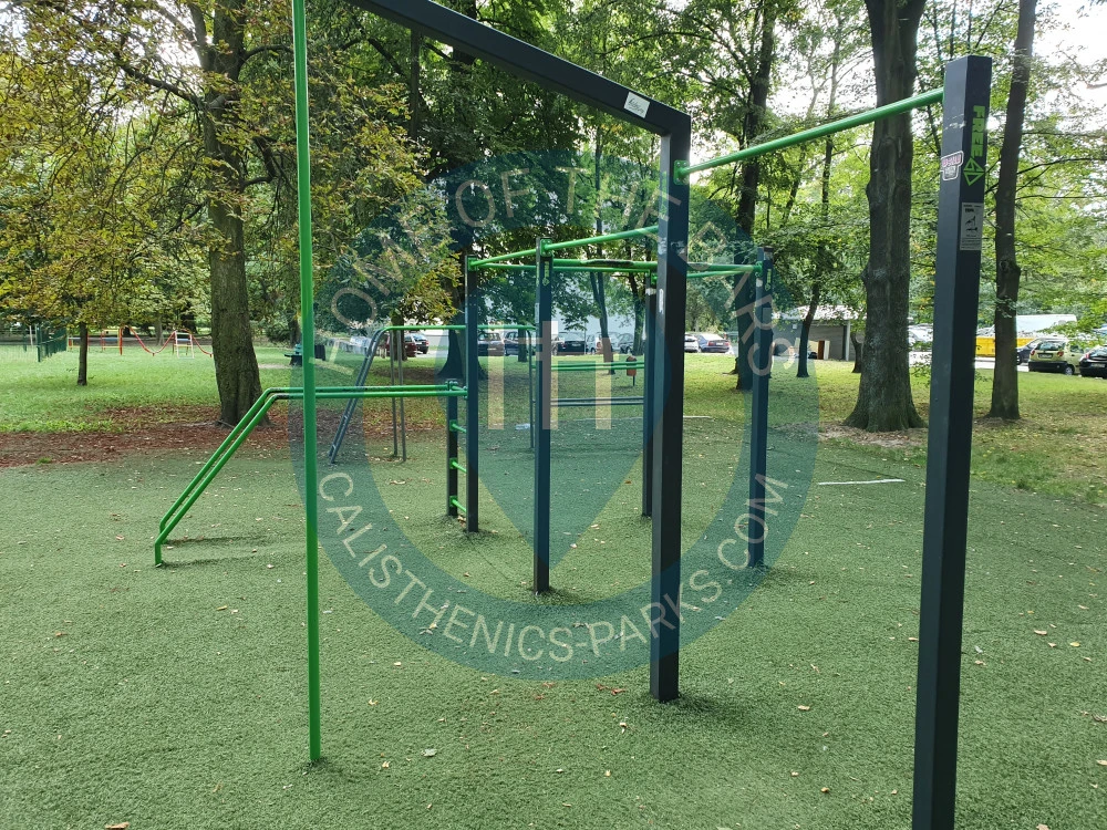 Exercise Park - Warsaw - Workout Park Krolikarnia - Poland - Spot