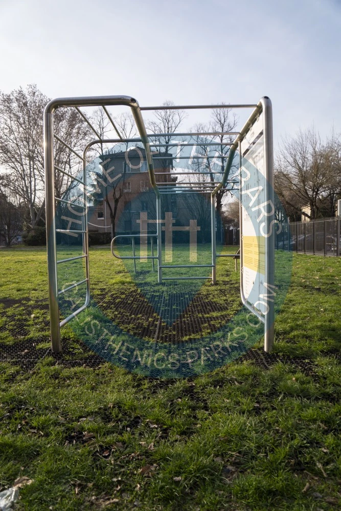 Calisthenics park in 
Address
                                    Via Mario Poledrelli 7, 44121 Ferrara Ferrara, Italy
                            