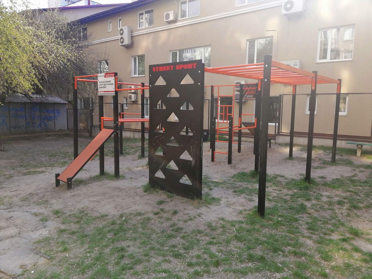 Outdoor Gym - Kyiv - Kyiv - Aire de Fitness - Анрі Барбюса 13 - Ukraine - Spot