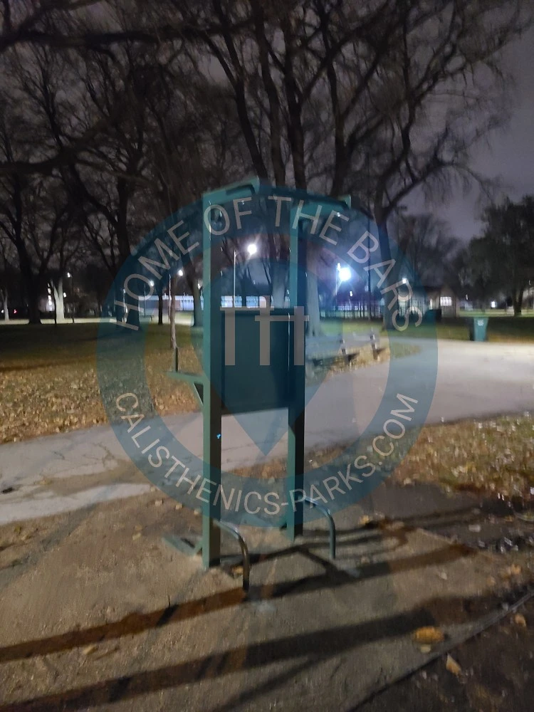 Exercise Stations - Chicago - Outdoor Gym Kennedy Park - United States - Spot