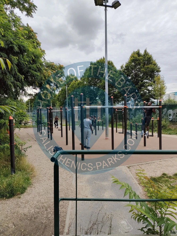 Calisthenics park in Centre Sportif Docteurs Déjerine, Place de la Porte de Montreuil, Saint-Blaise, Quartier de Charonne, Paris 20e Arrondissement, Paris, Île-de-France, France métropolitaine, 75020, France