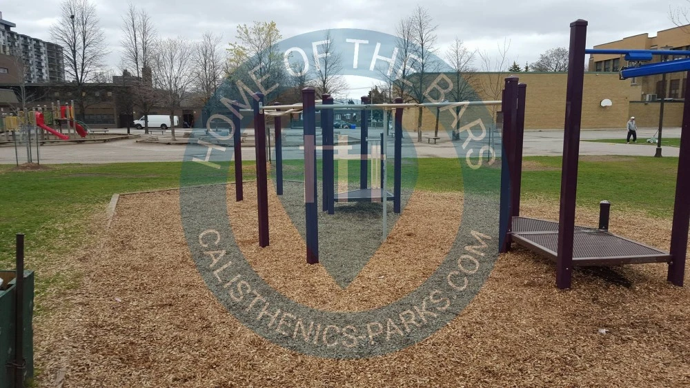 Toronto - Fitness-Platz -  Westwood Park - Canada - Spot