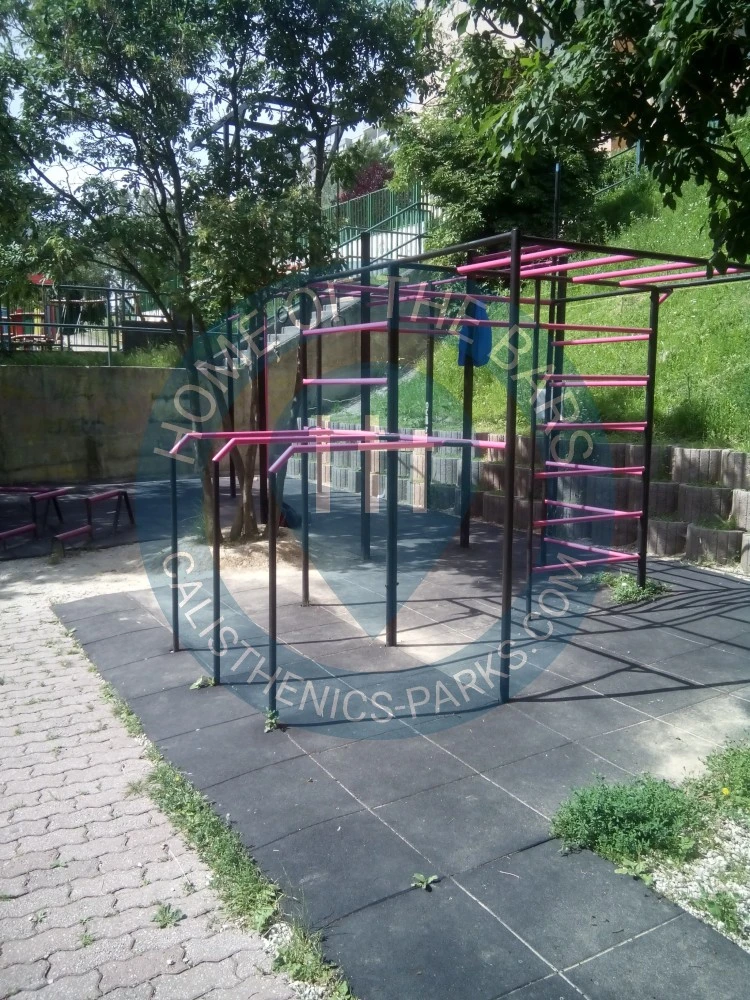 Karlova Ves (Bratislava) - Street Workout Equipment - Ľudovíta Fullu - Slovakia - Spot