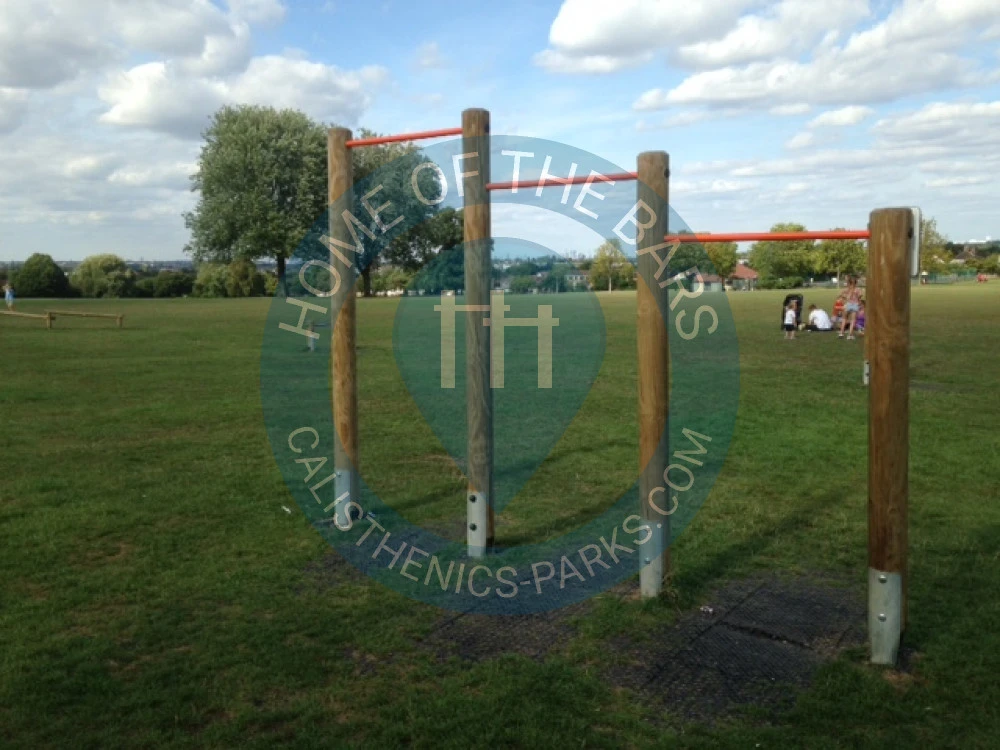 London (Sutton) - Outdoor Fitness Trail - Cheam Park - United Kingdom - Spot
