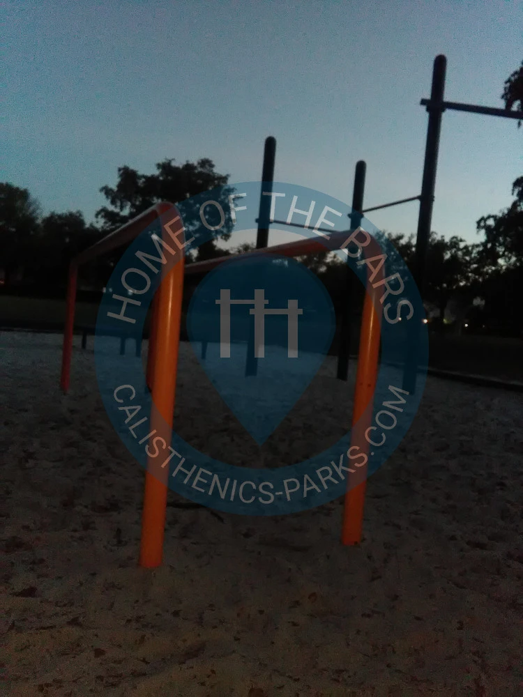 Kendall - Pull up bars - Southwest 144th Street - United States - Spot