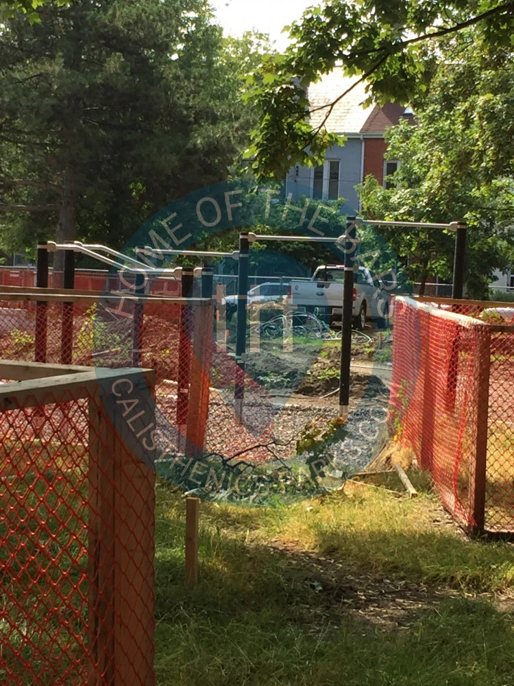 Toronto - Outdoor Gym - Bellevue Square Park - Canada - Spot