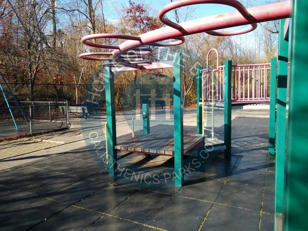 Calisthenics park in 73rd Avenue, Windsor Oak, Queens County, City of New York, New York, 11364, United States