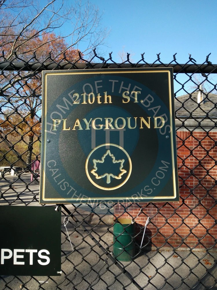 Calisthenics park in 73rd Avenue, Windsor Oak, Queens County, City of New York, New York, 11364, United States
