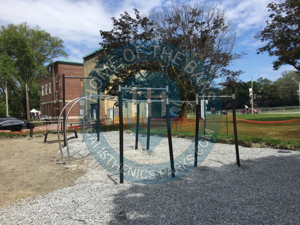 Toronto - Calisthenics Station - Lakeshore Boulevard Parklands - Canada - Spot