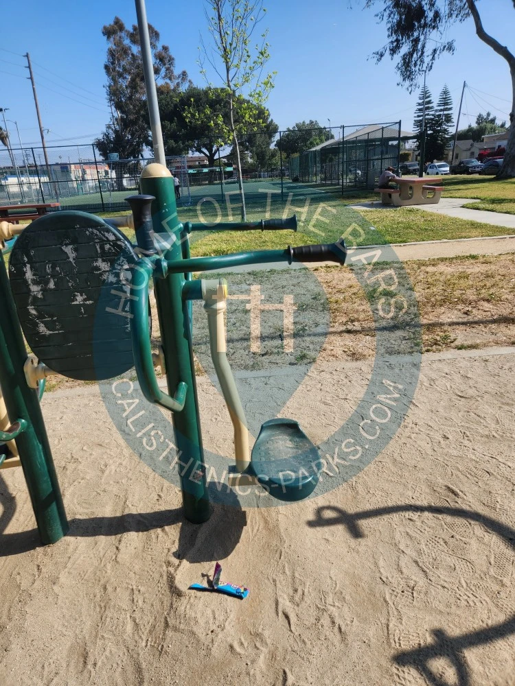 Calisthenics park in 4778, Honduras Street, Central-Alameda, Los Angeles, Los Angeles County, CAL Fire Southern Region, California, 90011, United States