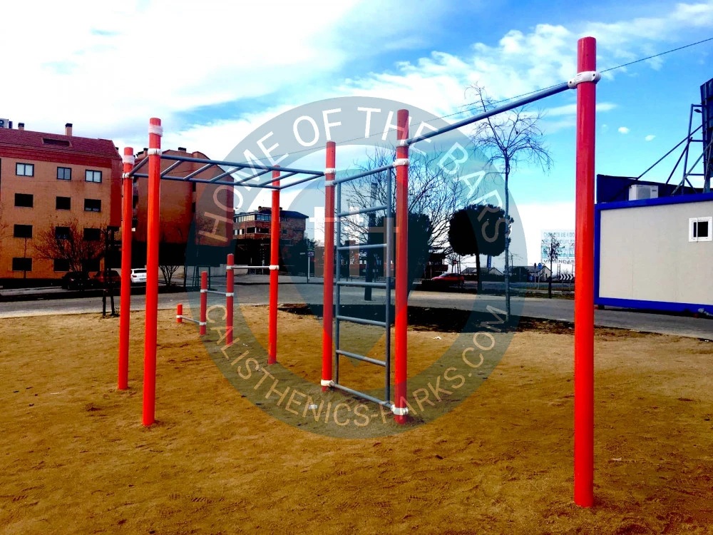 Calisthenics park in 36-70, Calle de Marbella, Ciudad Jardín, Arroyomolinos, Comunidad de Madrid, 28939, España