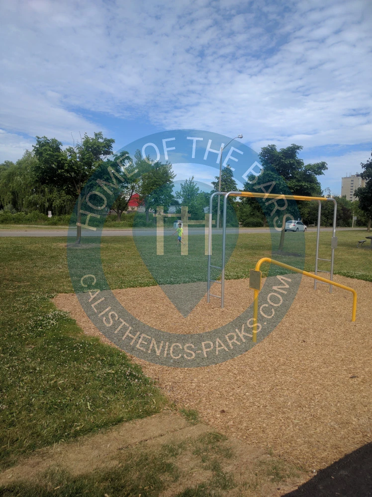 Brampton - Outdoor Fitness Trail - Chingacousy Park - Canada - Spot
