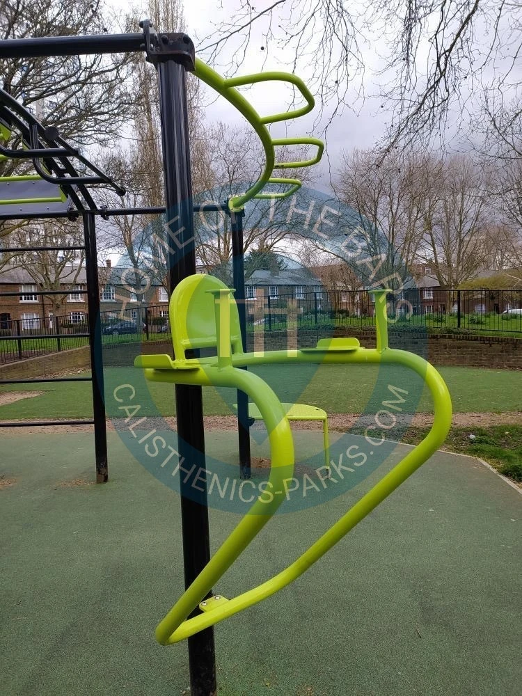Outdoor Fitness Park - London - Outdoor Gym Latchmere Recreation Ground - United Kingdom - Spot