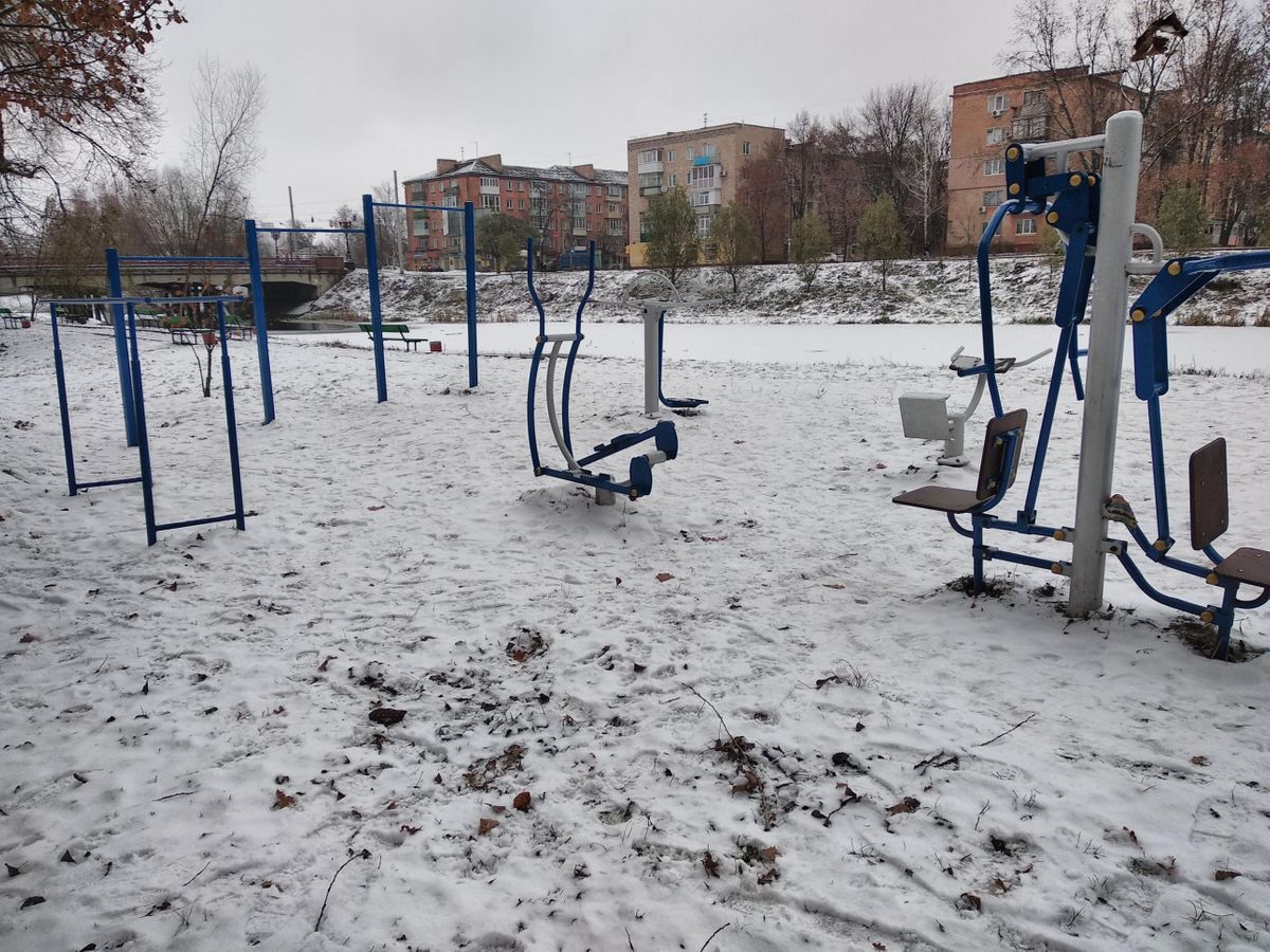 Outdoor Gym - Chernihiv - Chernihiv - Street Workout Park - Чернігівський Молодіжний Театр / Chernihiv Youth Theatre - Ukraine - Spot