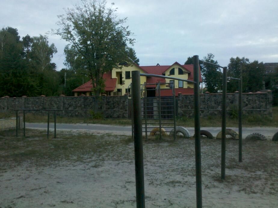 Outdoor Gym - Brovary - Brovary - Calisthenics Gym - Парк “Приозерный” - Ukraine - Spot