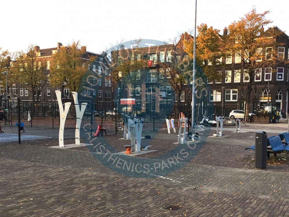 Calisthenics park in Speeltuin Vereniging Crooswijk, Schuttersweg, Nieuw-Crooswijk, Kralingen-Crooswijk, Rotterdam, Zuid-Holland, Nederland, 3034 RN, Nederland