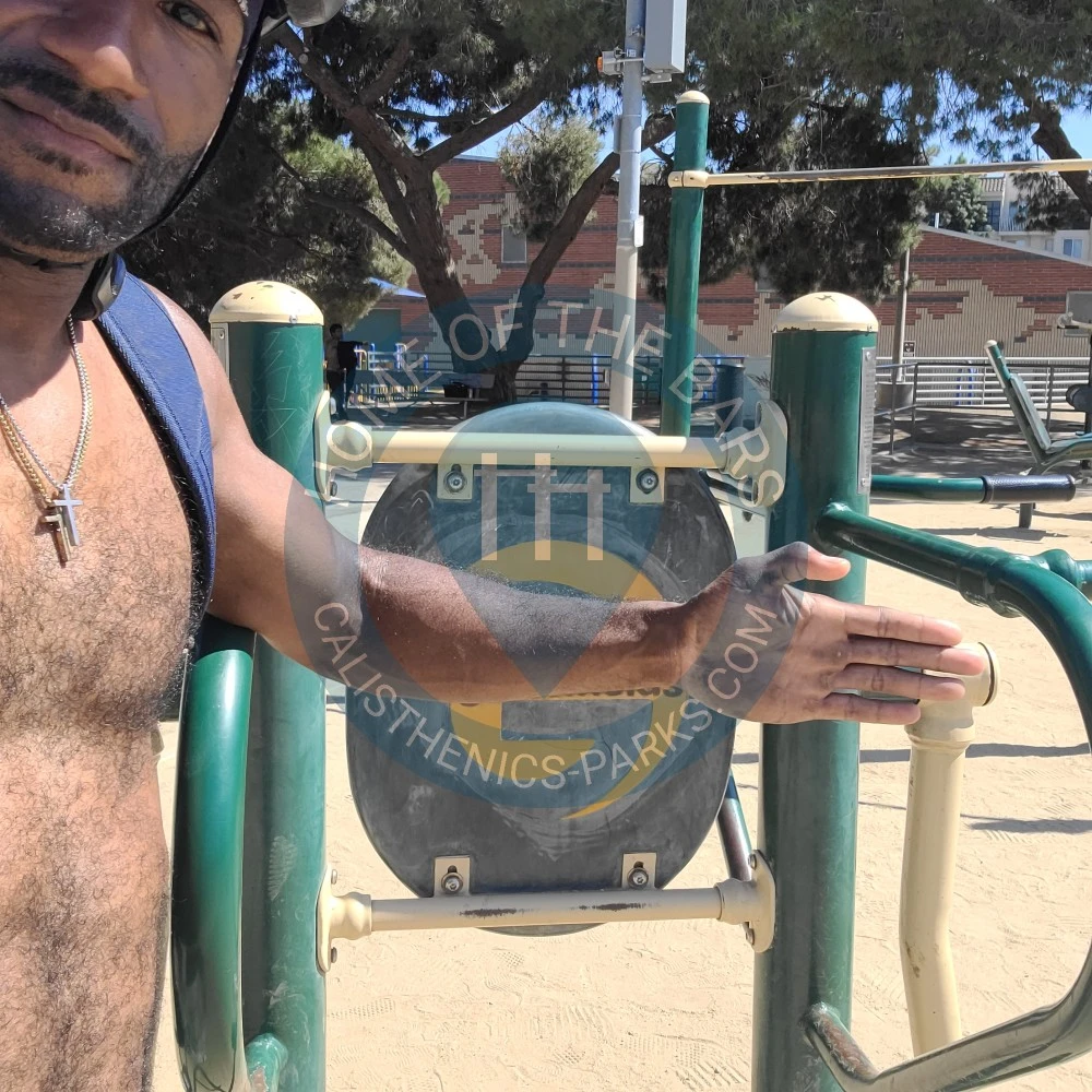 Calisthenics Facility - Los Angeles - Outdoor Gym Shatto Park - United States - Spot