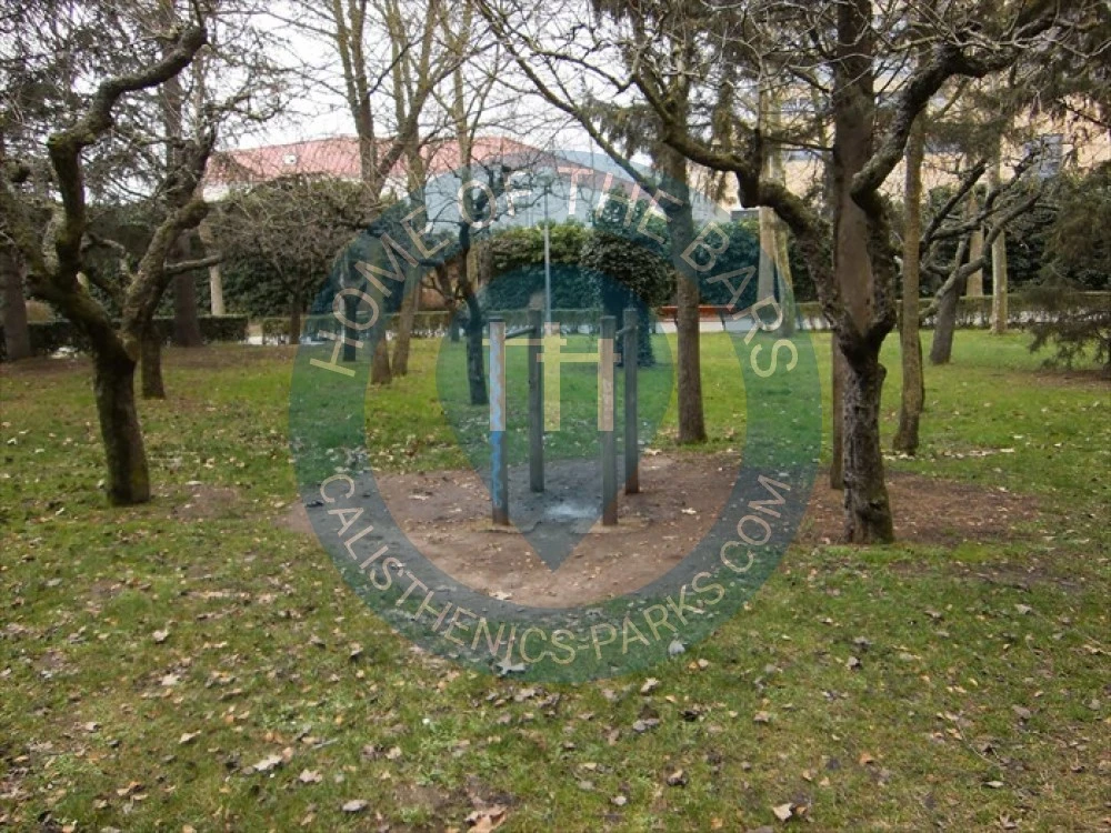 Calisthenics park in Heladería Parque Jesuitas, Calle Pavía, Santo Tomás, Salamanca, Castilla y León, 37001, España