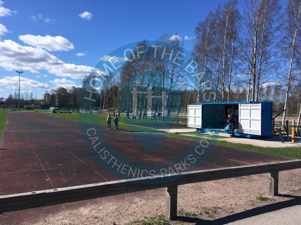 Calisthenics park in Tapiolan urheilupuisto, Urheilupuistontie, Suvikumpu, Länsikorkee, Tapiola, Suur-Tapiola, Espoo, Helsingin seutukunta, Uusimaa, Etelä-Suomen aluehallintovirasto, Manner-Suomi, 02120, Suomi / Finland