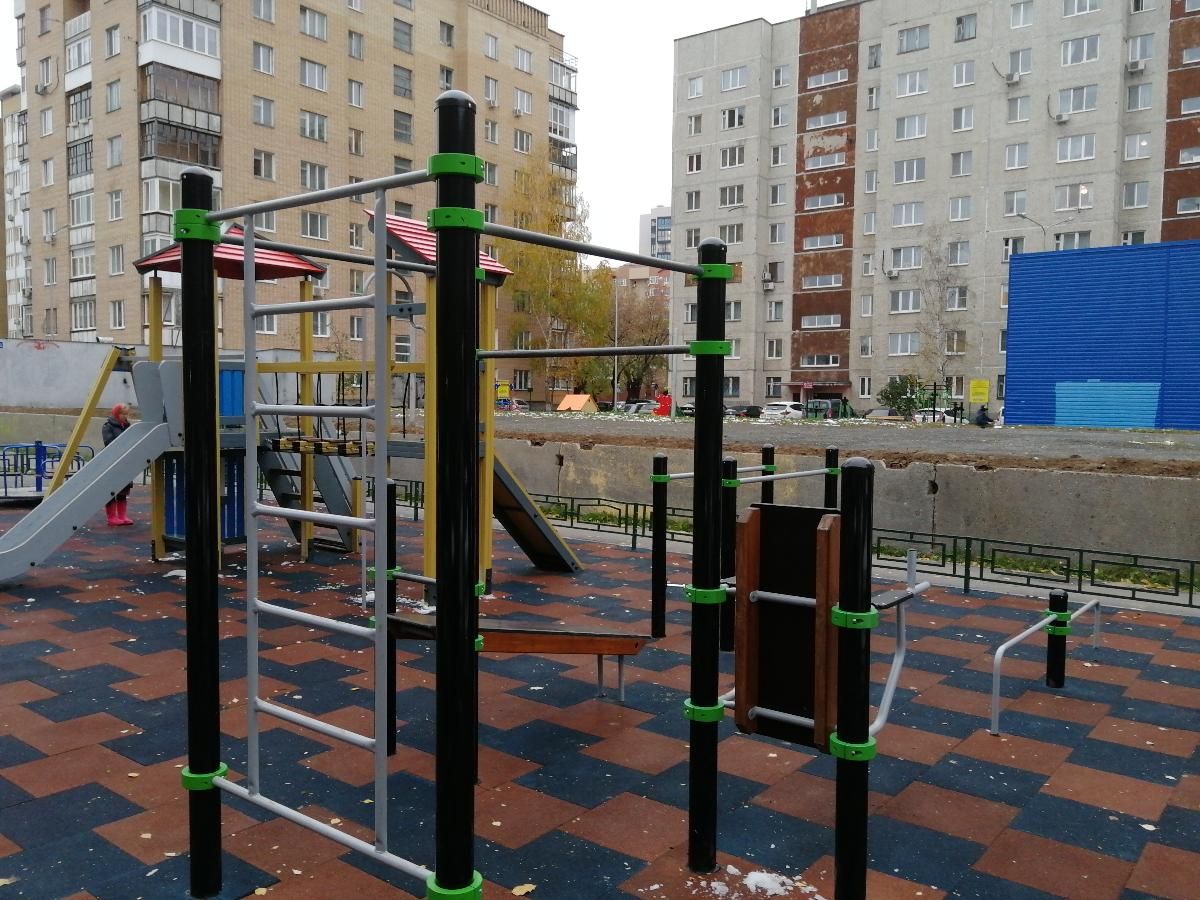 Outdoor Gym - Tyumen - Tyumen - Calisthenics Gym - Улица Свердлова - Russia - Spot