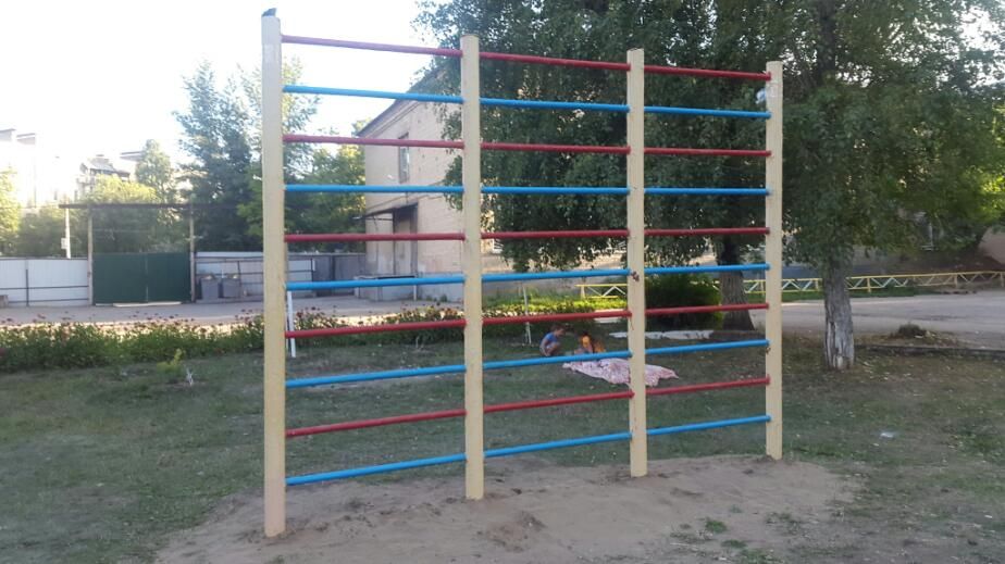 Outdoor Gym - Saratov - Saratov - Calisthenics Park - Салон-магазин МТС - Russia - Spot